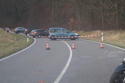 Keltern: schwerer Verkehrsunfall mit Motorrad auf der L562 - eine Person Verletzt